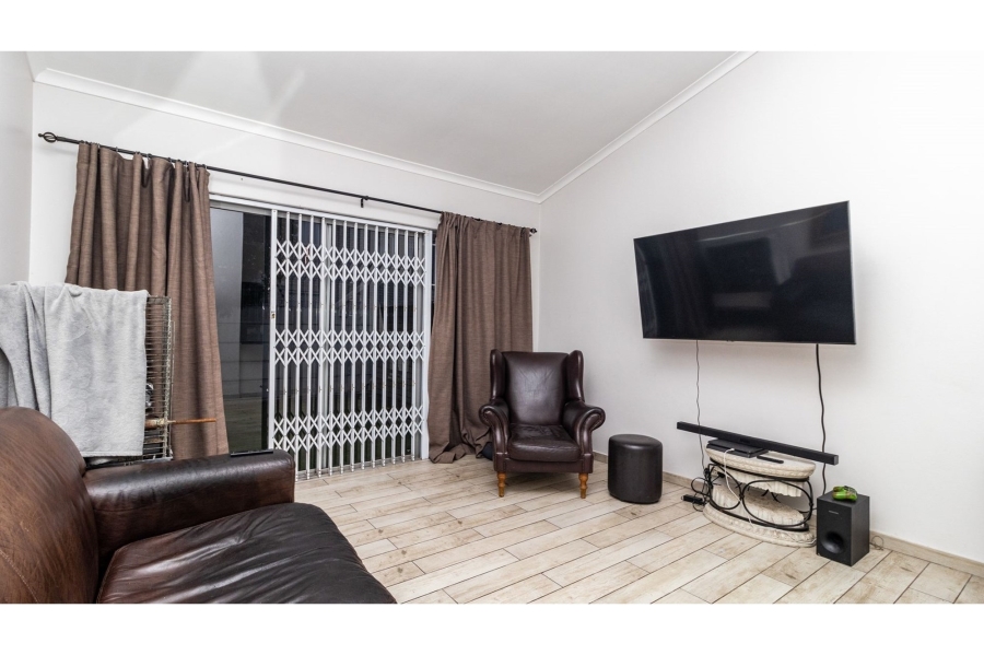 2 Bedroom Property for Sale in Bloubergrant Western Cape